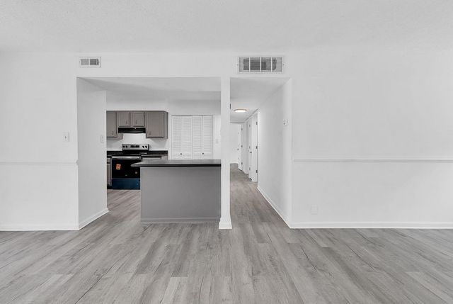 10301 N Kings Hwy Apt 6-3, Myrtle Beach, SC 29572