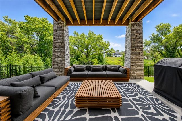 8826 McCoy Street, Lenexa, KS 66227