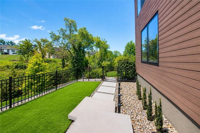 8826 McCoy Street, Lenexa, KS 66227