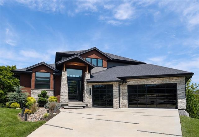 8826 McCoy Street, Lenexa, KS 66227