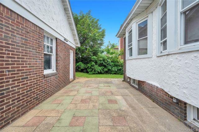 104-04 202nd Street, Saint Albans, NY 11412