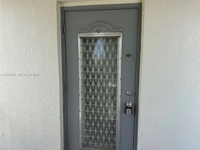 8305 Sunrise Lakes Boulevard 201, Sunrise, FL 33322
