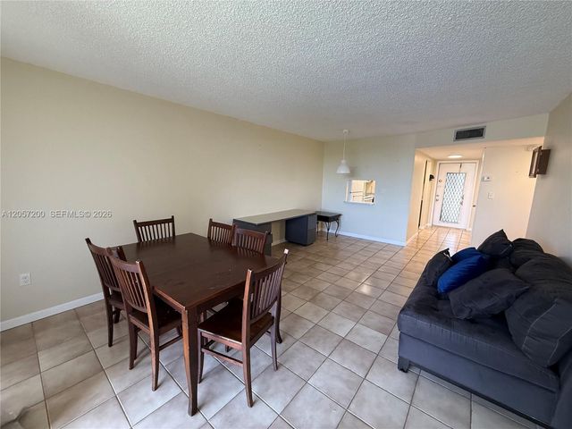 8305 Sunrise Lakes Boulevard 201, Sunrise, FL 33322