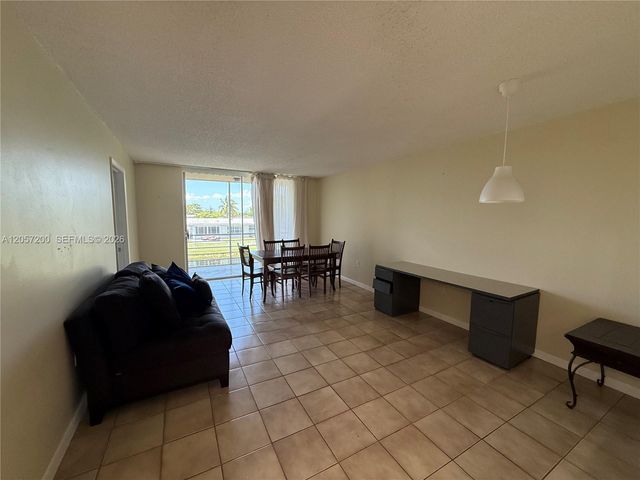 8305 Sunrise Lakes Boulevard 201, Sunrise, FL 33322
