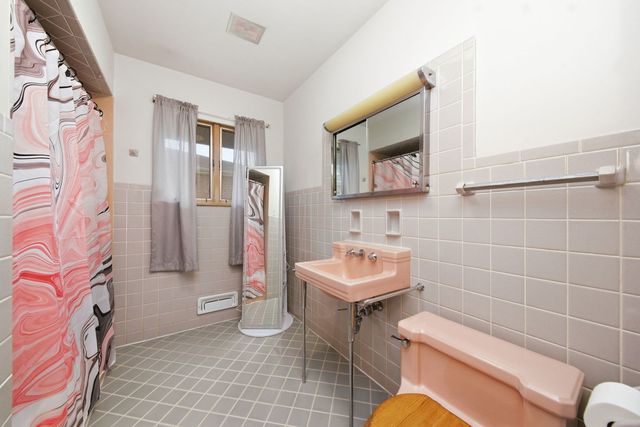 908 Curtis Avenue, Joliet, IL 60435