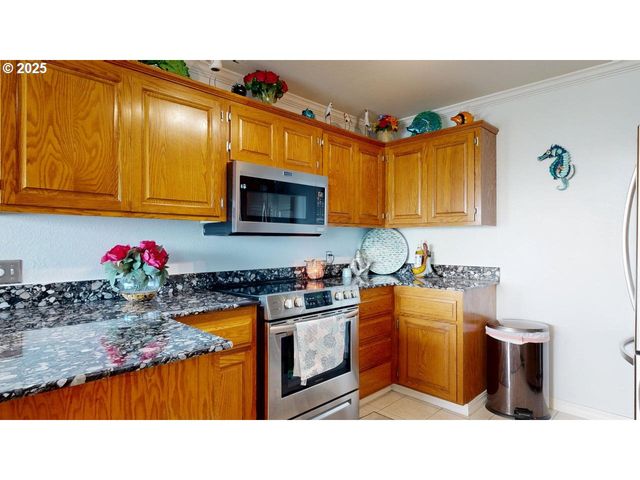 1303 MOORE St 102, Brookings, OR 97415