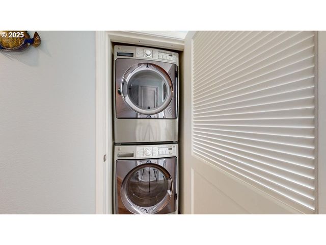 1303 MOORE St 102, Brookings, OR 97415