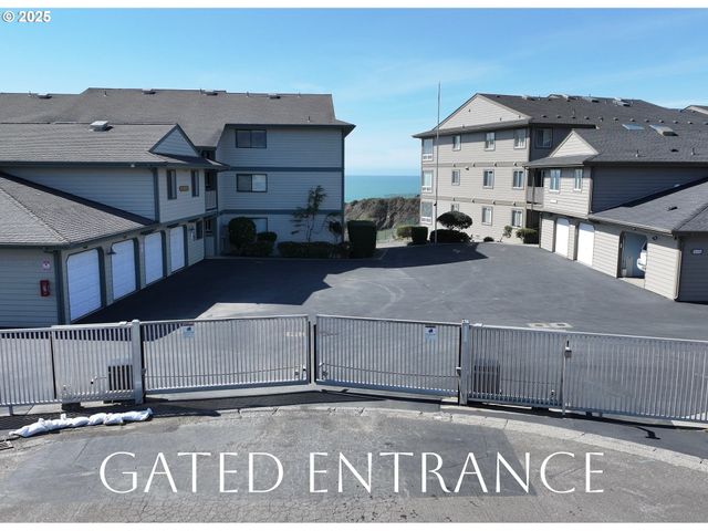 1303 MOORE St 102, Brookings, OR 97415