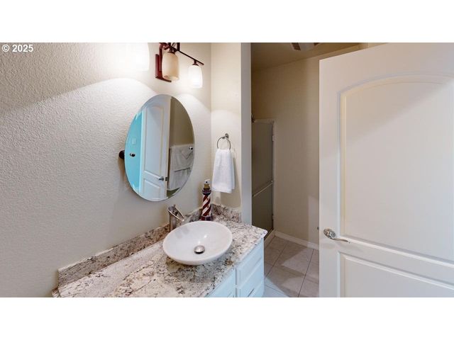 1303 MOORE St 102, Brookings, OR 97415