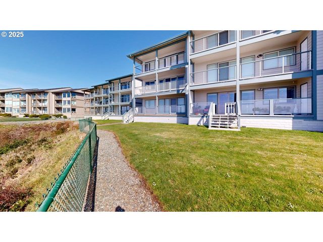 1303 MOORE St 102, Brookings, OR 97415