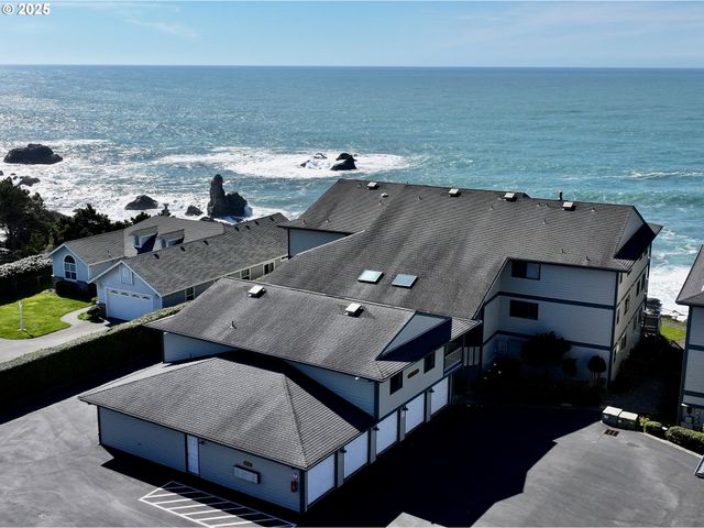1303 MOORE St 102, Brookings, OR 97415