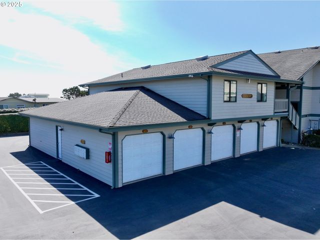1303 MOORE St 102, Brookings, OR 97415