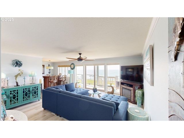 1303 MOORE St 102, Brookings, OR 97415