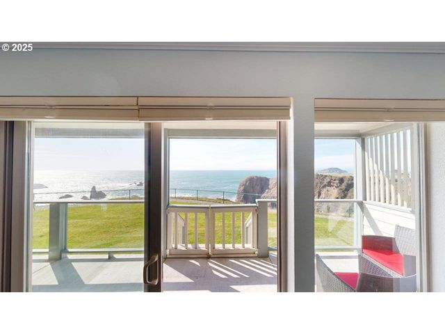 1303 MOORE St 102, Brookings, OR 97415