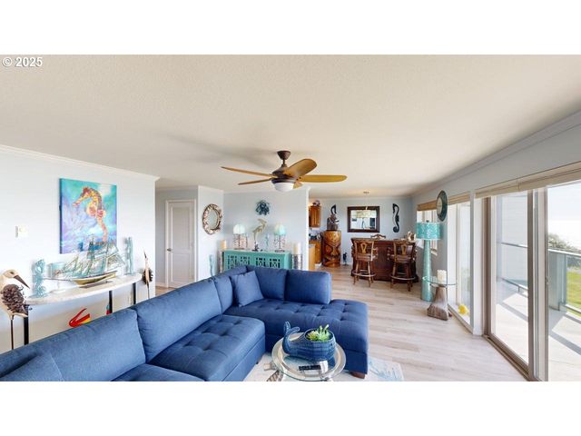 1303 MOORE St 102, Brookings, OR 97415
