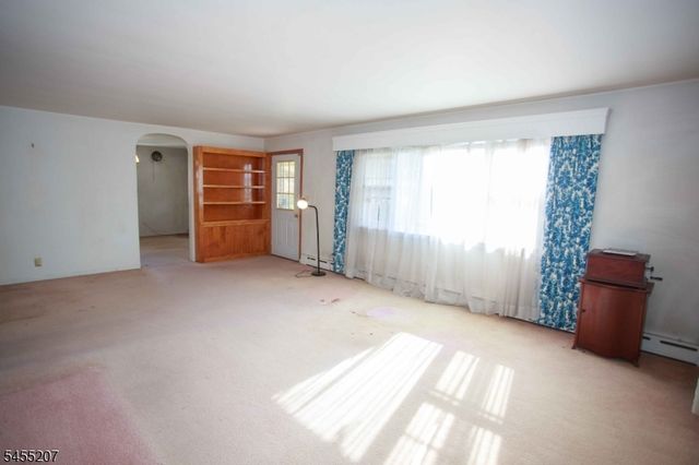 3 Linden Ave, Stanhope Boro, NJ 07874