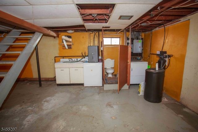 3 Linden Ave, Stanhope Boro, NJ 07874