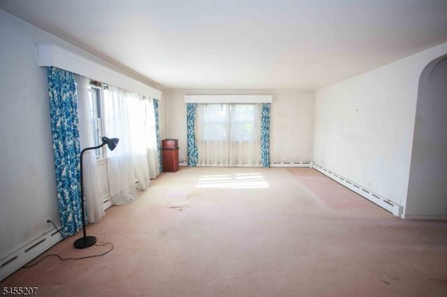 3 Linden Ave, Stanhope Boro, NJ 07874