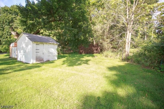 3 Linden Ave, Stanhope Boro, NJ 07874