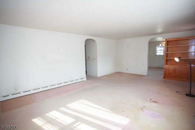 3 Linden Ave, Stanhope Boro, NJ 07874