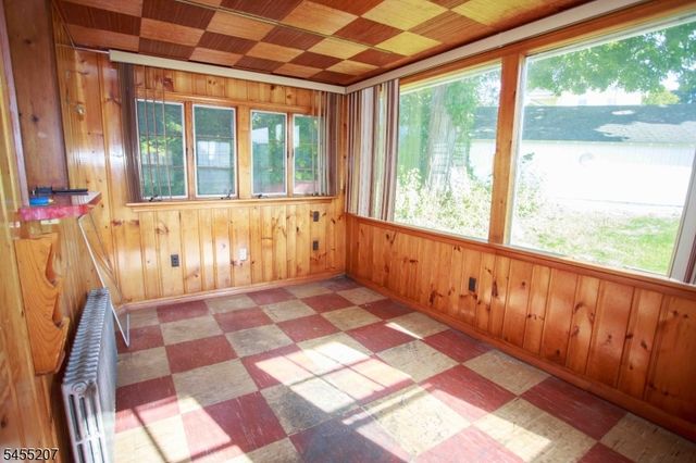 3 Linden Ave, Stanhope Boro, NJ 07874