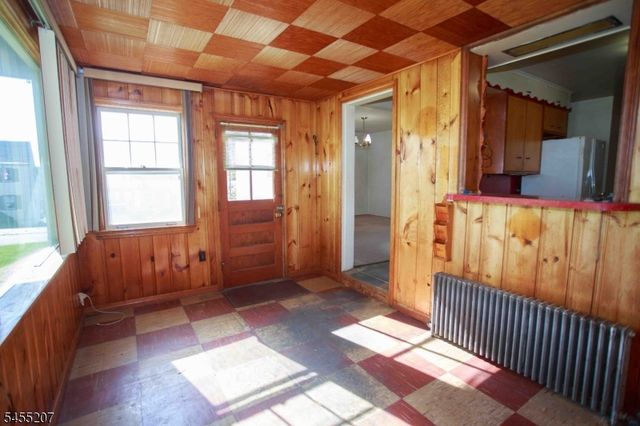 3 Linden Ave, Stanhope Boro, NJ 07874
