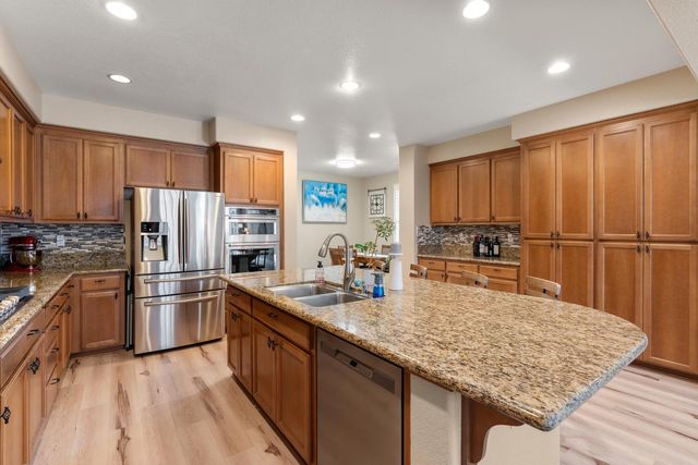 736 JONABEL Way, Oakdale, CA 95361