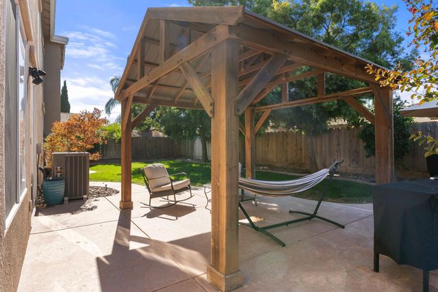 736 JONABEL Way, Oakdale, CA 95361