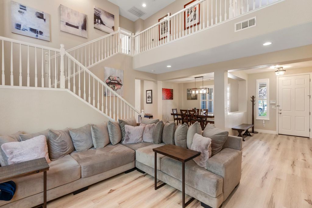 736 JONABEL Way, Oakdale, CA 95361