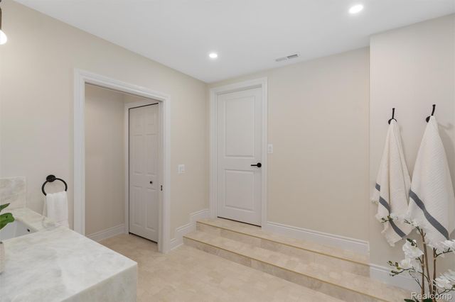 30360 Kincardine Road, Franklin Village, MI 48025
