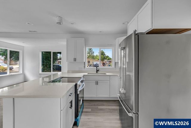 656 Hall St, Woodburn, OR 97071