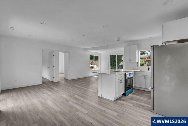 656 Hall St, Woodburn, OR 97071