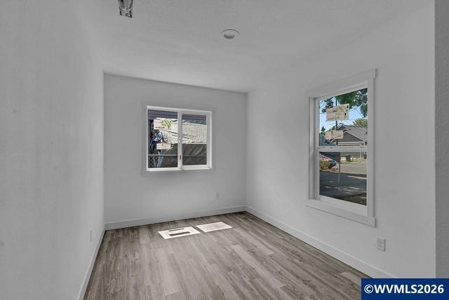 656 Hall St, Woodburn, OR 97071