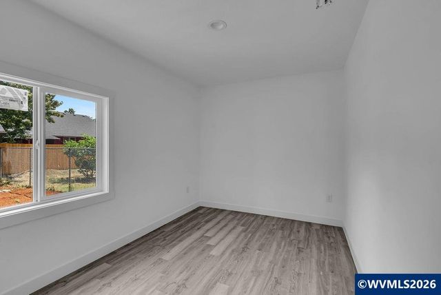 656 Hall St, Woodburn, OR 97071