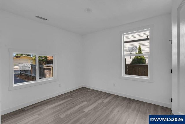 656 Hall St, Woodburn, OR 97071