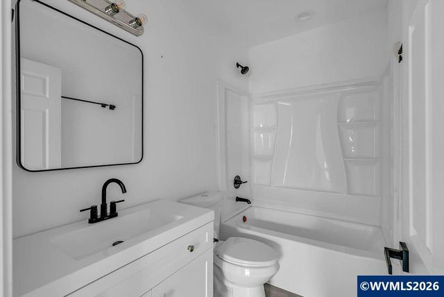 656 Hall St, Woodburn, OR 97071