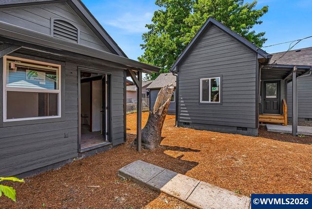 656 Hall St, Woodburn, OR 97071