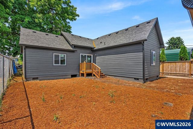 656 Hall St, Woodburn, OR 97071