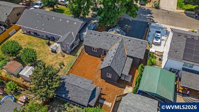 656 Hall St, Woodburn, OR 97071