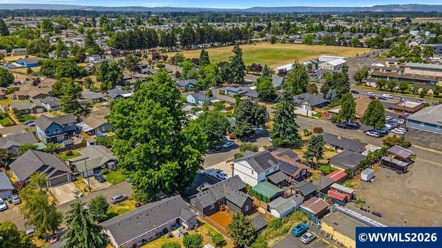 656 Hall St, Woodburn, OR 97071