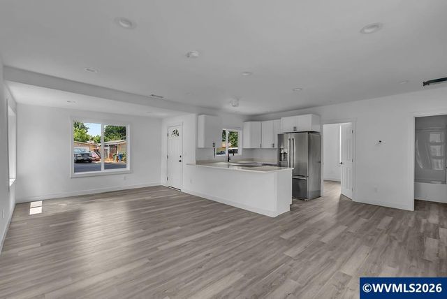656 Hall St, Woodburn, OR 97071