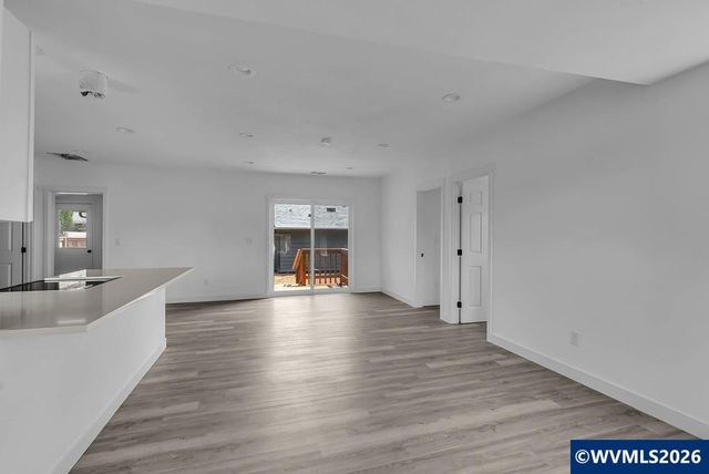 656 Hall St, Woodburn, OR 97071