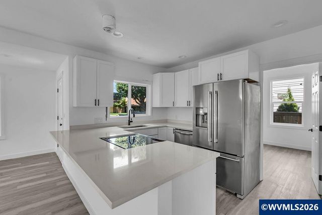 656 Hall St, Woodburn, OR 97071