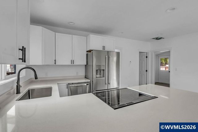 656 Hall St, Woodburn, OR 97071