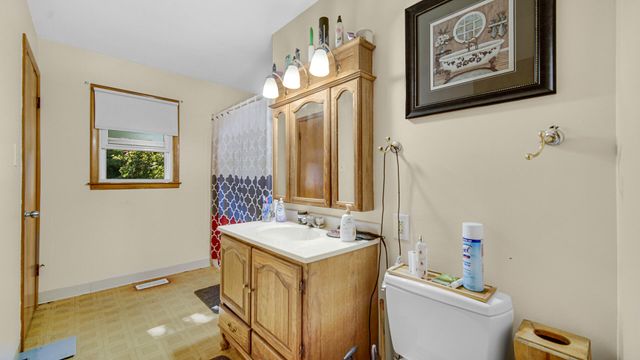 92 N County Line Road, Hobart, IN 46342