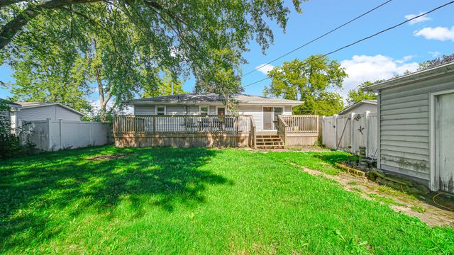 92 N County Line Road, Hobart, IN 46342