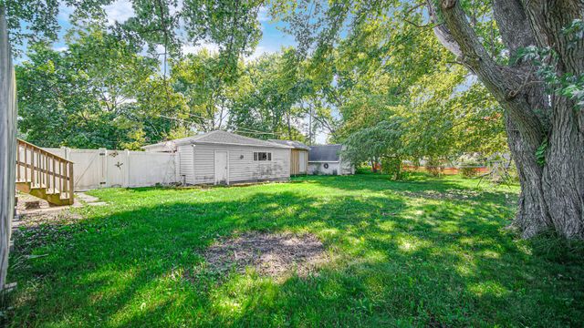 92 N County Line Road, Hobart, IN 46342