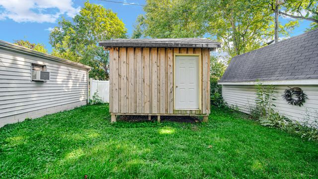 92 N County Line Road, Hobart, IN 46342