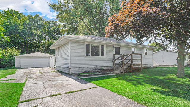 92 N County Line Road, Hobart, IN 46342