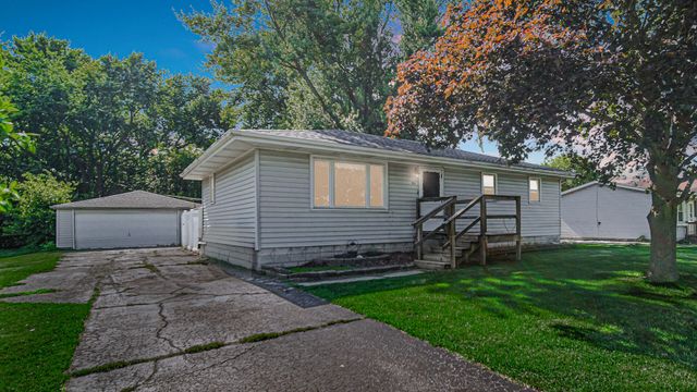 92 N County Line Road, Hobart, IN 46342